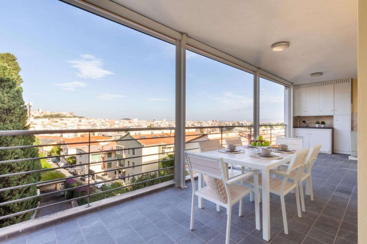 Terrazza61 - Appartamento Con Vista Spettacolare Sulla Citta Di カリアリ エクステリア 写真